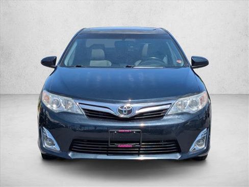 Used 2013 Toyota Camry XLE w/ Leather Pkg FWD image 2