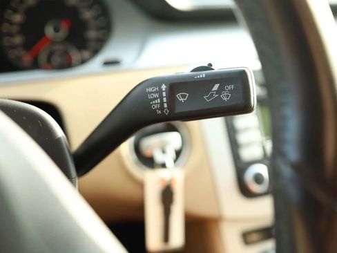 Used 2013 Volkswagen CC R-Line image 26