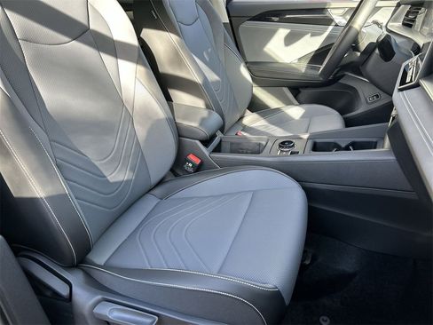 New 2026 Volkswagen Tiguan SE image 7