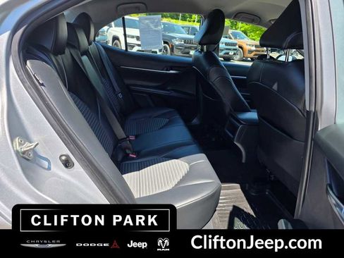 Used 2020 Toyota Camry SE w/ Cold Weather Package AWD/4WD image 18