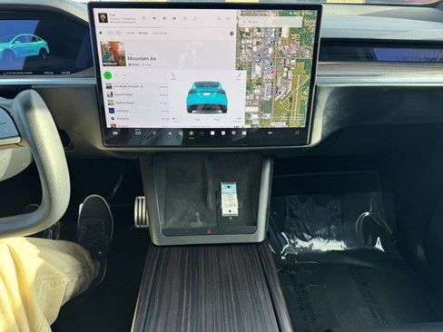 Used 2022 Tesla Model X image 15