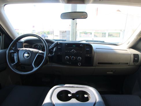 Used 2011 Chevrolet Silverado 2500 W/T w/ Snow Plow Prep Package AWD/4WD image 13