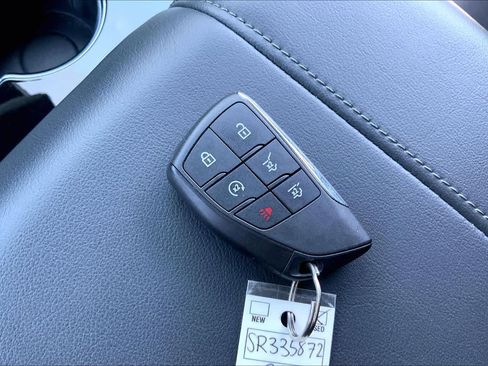 Used 2025 Chevrolet Suburban Z71 AWD/4WD image 14
