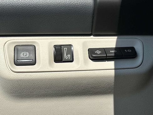Certified 2021 GMC Acadia Denali w/ Denali Technology Package FWD image 18