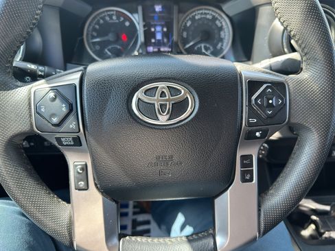 Used 2021 Toyota Tacoma SR5 AWD/4WD image 13