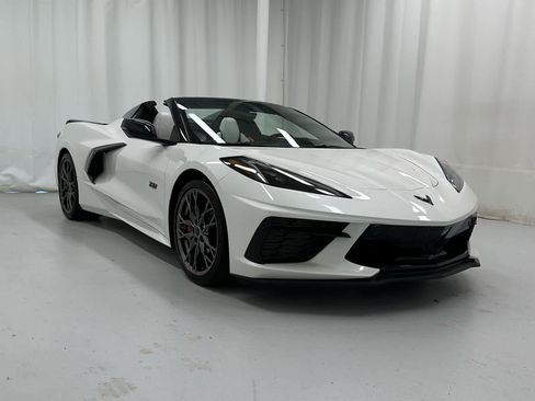Used 2023 Chevrolet Corvette Stingray Premium Conv w/ Z51 Performance Package RWD image 2