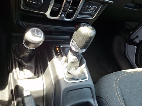 Used 2024 Jeep Wrangler Unlimited Sahara AWD/4WD image 26