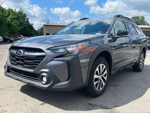Used 2024 Subaru Outback Premium AWD/4WD image 3