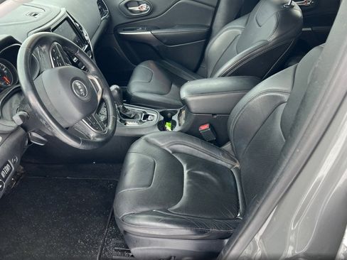 Used 2019 Jeep Cherokee Limited image 10