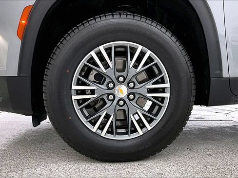 Used 2024 Chevrolet Traverse LT FWD image 11