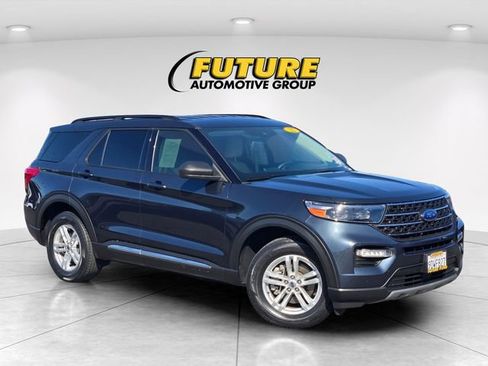 Certified 2022 Ford Explorer XLT w/ Equipment Group 202A AWD/4WD image 1