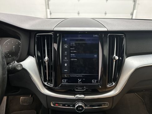 Used 2018 Volvo XC60 T5 Momentum w/ Convenience Package image 33
