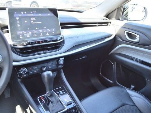 Used 2024 Jeep Compass Latitude w/ Altitude Special Edition image 24