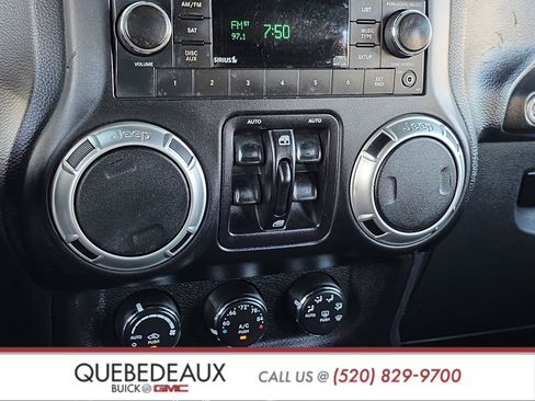 Used 2016 Jeep Wrangler Unlimited Sahara w/ Connectivity Group AWD/4WD image 16