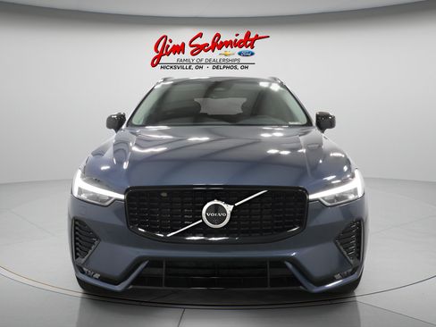 Used 2025 Volvo XC60 B5 Plus w/ Protection Package Premier AWD/4WD image 3