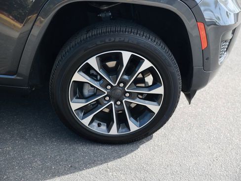 Used 2023 Jeep Grand Cherokee Overland w/ Luxury Tech Group IV AWD/4WD image 8