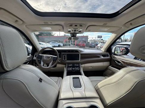Used 2021 GMC Yukon XL Denali w/ Denali Premium Package AWD/4WD image 29