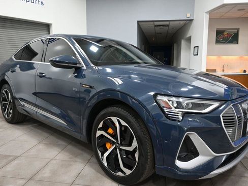 Used 2020 Audi e-tron Prestige w/ Prestige Package image 7