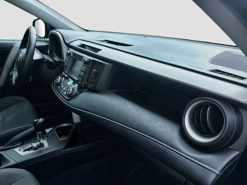 Used 2018 Toyota RAV4 XLE FWD image 29