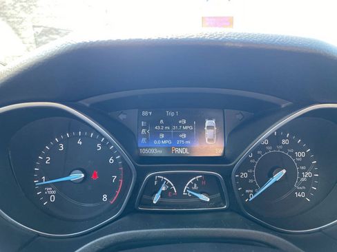 Used 2018 Ford Focus SE w/ Cold Weather Package FWD image 25