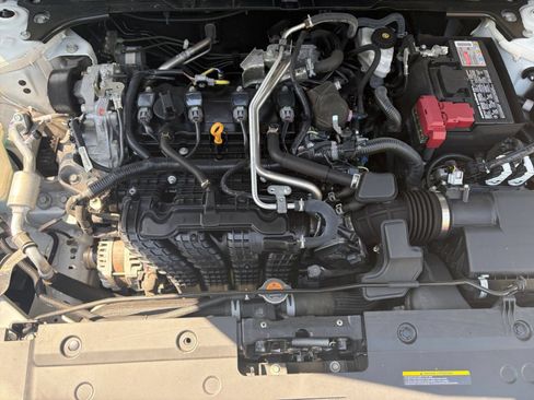 Used 2025 Nissan Altima 2.5 SV FWD image 32