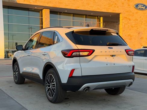 New 2026 Ford Escape SE image 9
