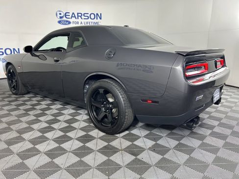 Used 2017 Dodge Challenger R/T image 19