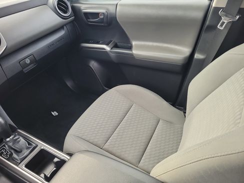 Used 2022 Toyota Tacoma SR5 image 15