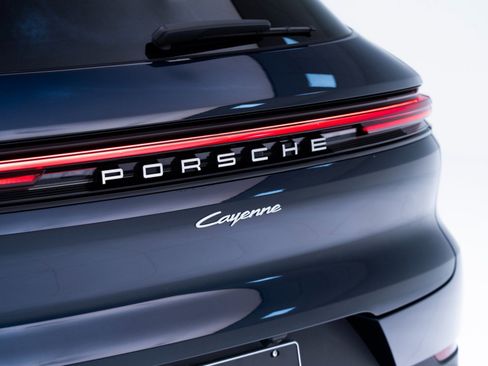 Certified 2025 Porsche Cayenne image 13