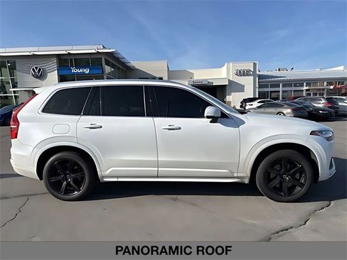 Used 2020 Volvo XC90 T6 Momentum image 2