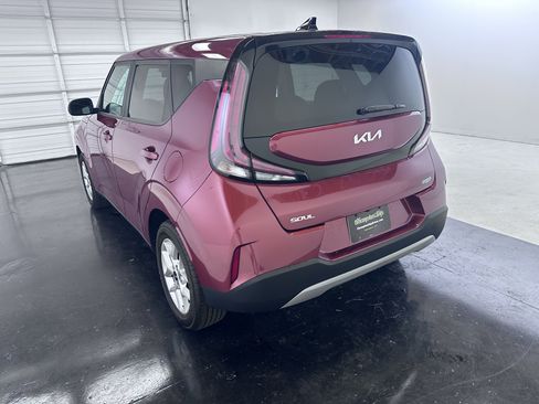 Used 2024 Kia Soul LX w/ Option Group 015 FWD image 12