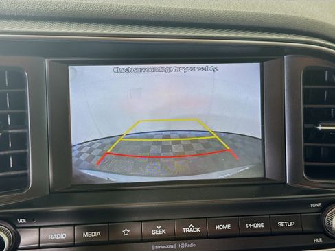 Used 2020 Hyundai Elantra SEL FWD image 19