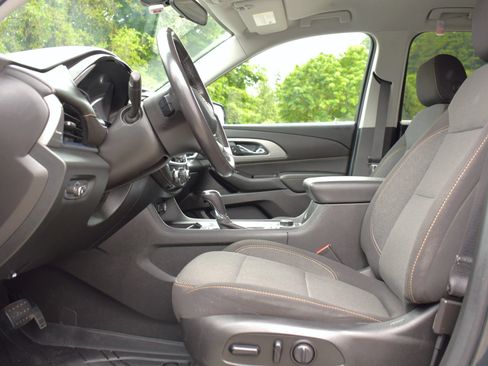Used 2019 Chevrolet Traverse LT w/ LPO, Floor Liner Package AWD/4WD image 48
