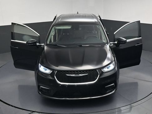 Used 2024 Chrysler Pacifica Touring-L FWD image 25