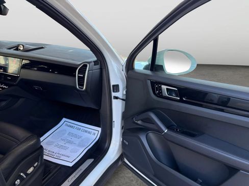 Used 2020 Porsche Cayenne AWD/4WD image 19