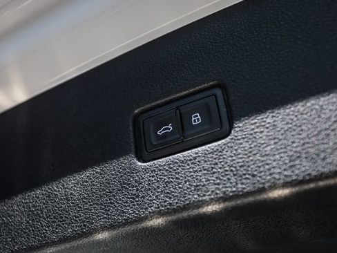 Used 2019 Audi Q8 Premium w/ Convenience Package AWD/4WD image 68