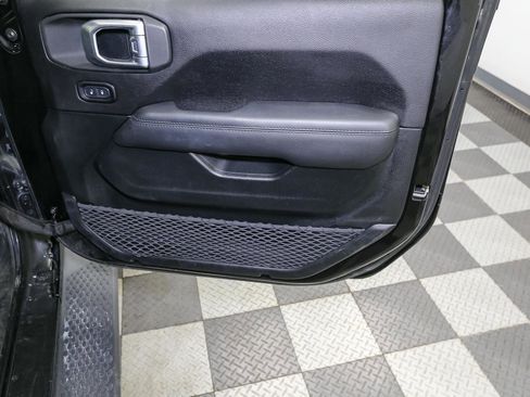Used 2020 Jeep Wrangler Unlimited Sahara AWD/4WD image 17