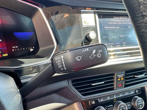 Used 2023 Volkswagen Jetta SE w/ Panoramic Sunroof Package image 25