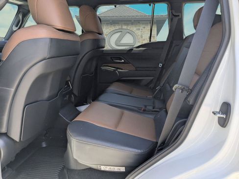 Used 2024 Lexus GX 550 w/ Accessory Package (Z1) AWD/4WD image 17