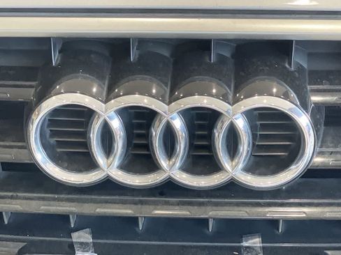 Used 2018 Audi Q3 2.0T Premium Plus w/ Premium Plus Package AWD/4WD image 10