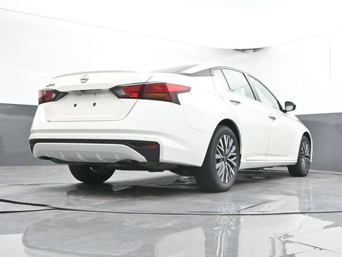 Used 2025 Nissan Altima 2.5 SV FWD image 43