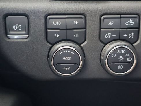 Used 2024 Chevrolet Silverado 2500 High Country w/ High Country Premium Package AWD/4WD image 28