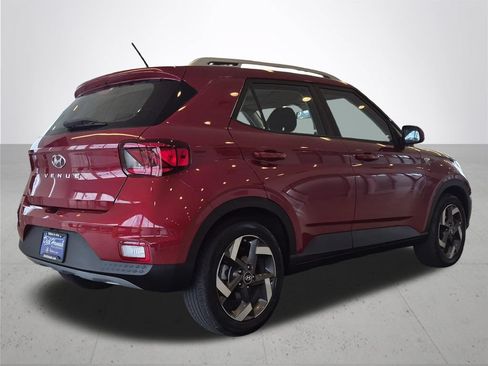 Used 2025 Hyundai Venue SEL FWD image 5