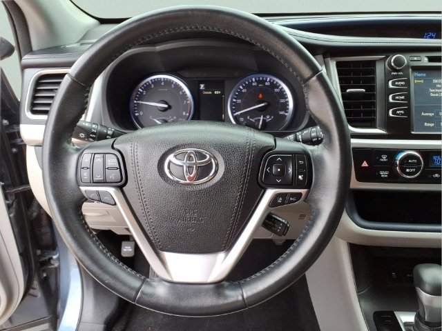 Used 2018 Toyota Highlander XLE AWD/4WD image 15