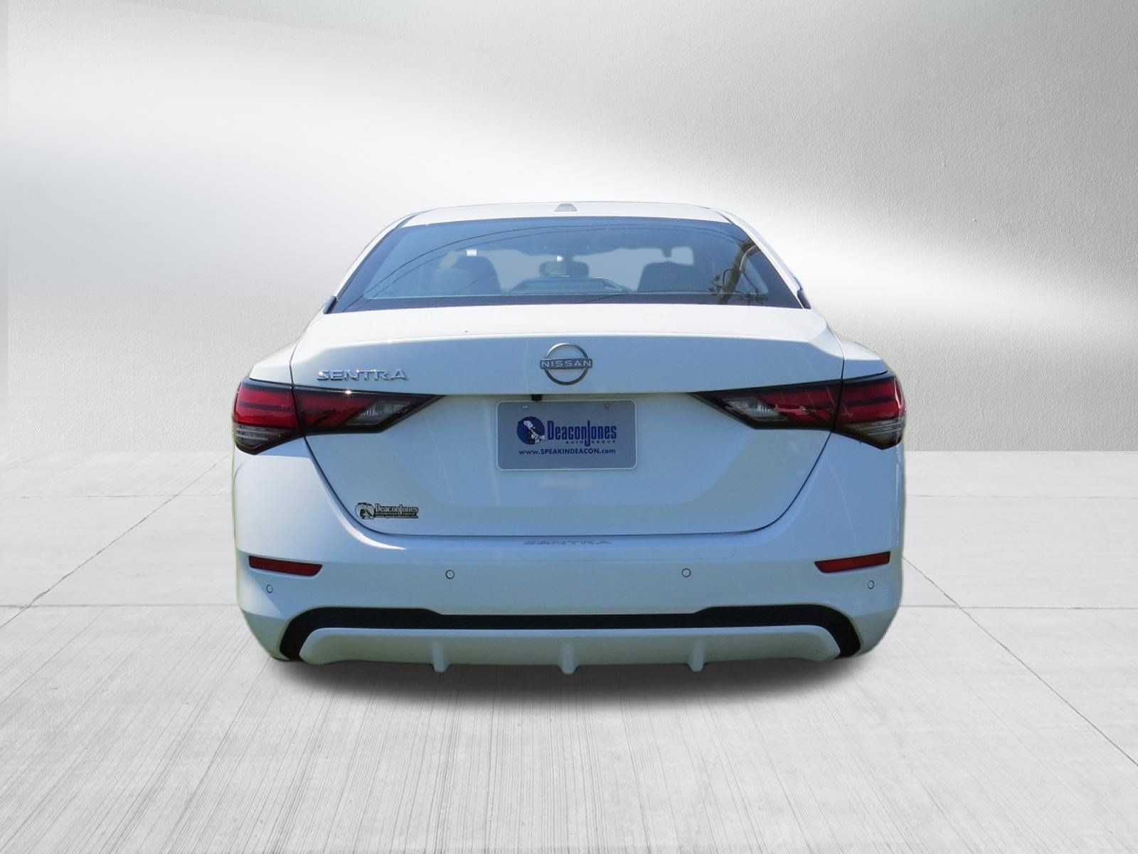 Used 2025 Nissan Sentra SV FWD image 4