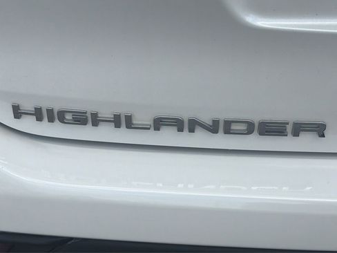 Used 2021 Toyota Highlander L FWD image 24