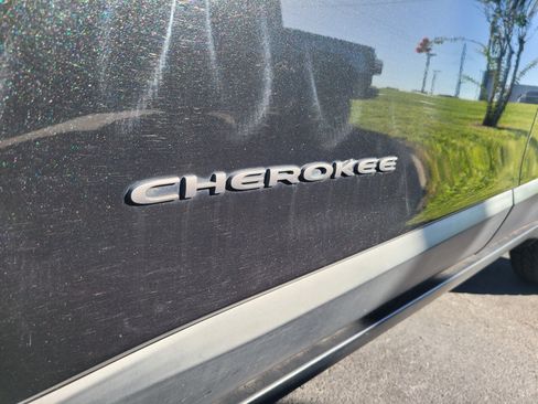 Used 2015 Jeep Cherokee Trailhawk w/ Comfort/Convenience Group AWD/4WD image 9