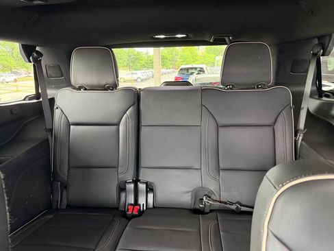 Used 2022 GMC Yukon SLT w/ SLT Premium Package AWD/4WD image 13