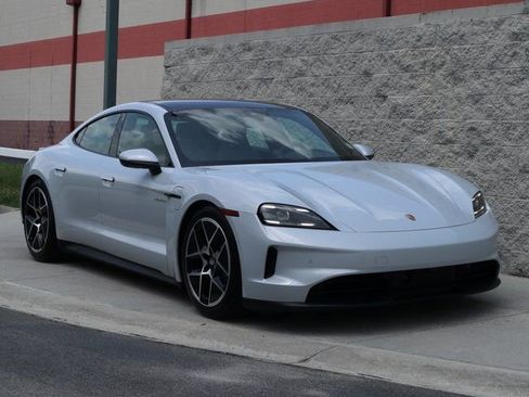 Used 2025 Porsche Taycan RWD image 8