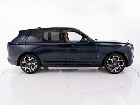 New 2026 Rolls-Royce Cullinan Black Badge image 6